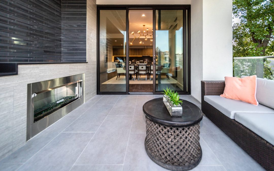 Outdoor Electric Fireplaces vs. Gas Fireplaces
